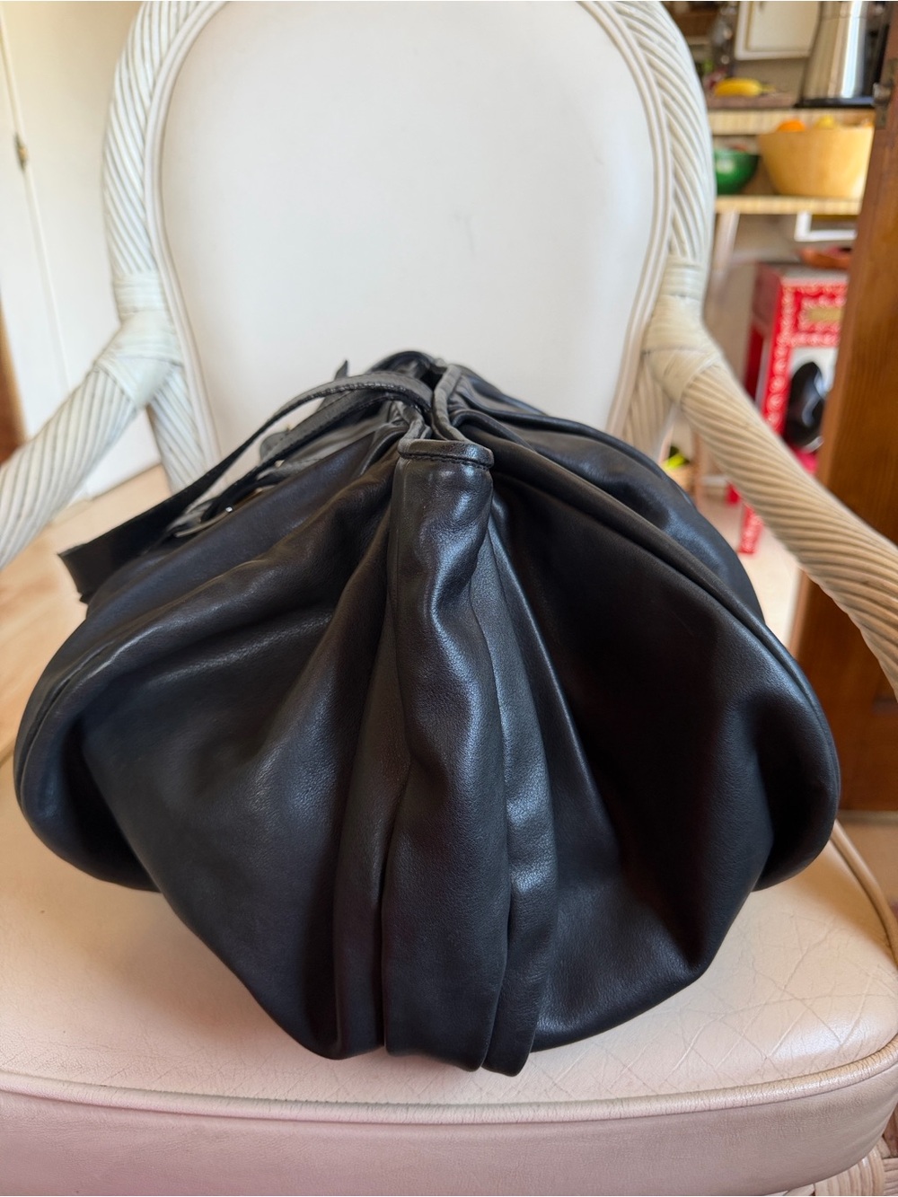 KALLISTÉ Large Soft Black Pleated Leather Tote! Made in Italy! Roomy! - Picture 5 of 15